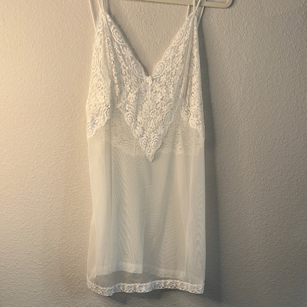 Elegant White‎ Lace Chemise